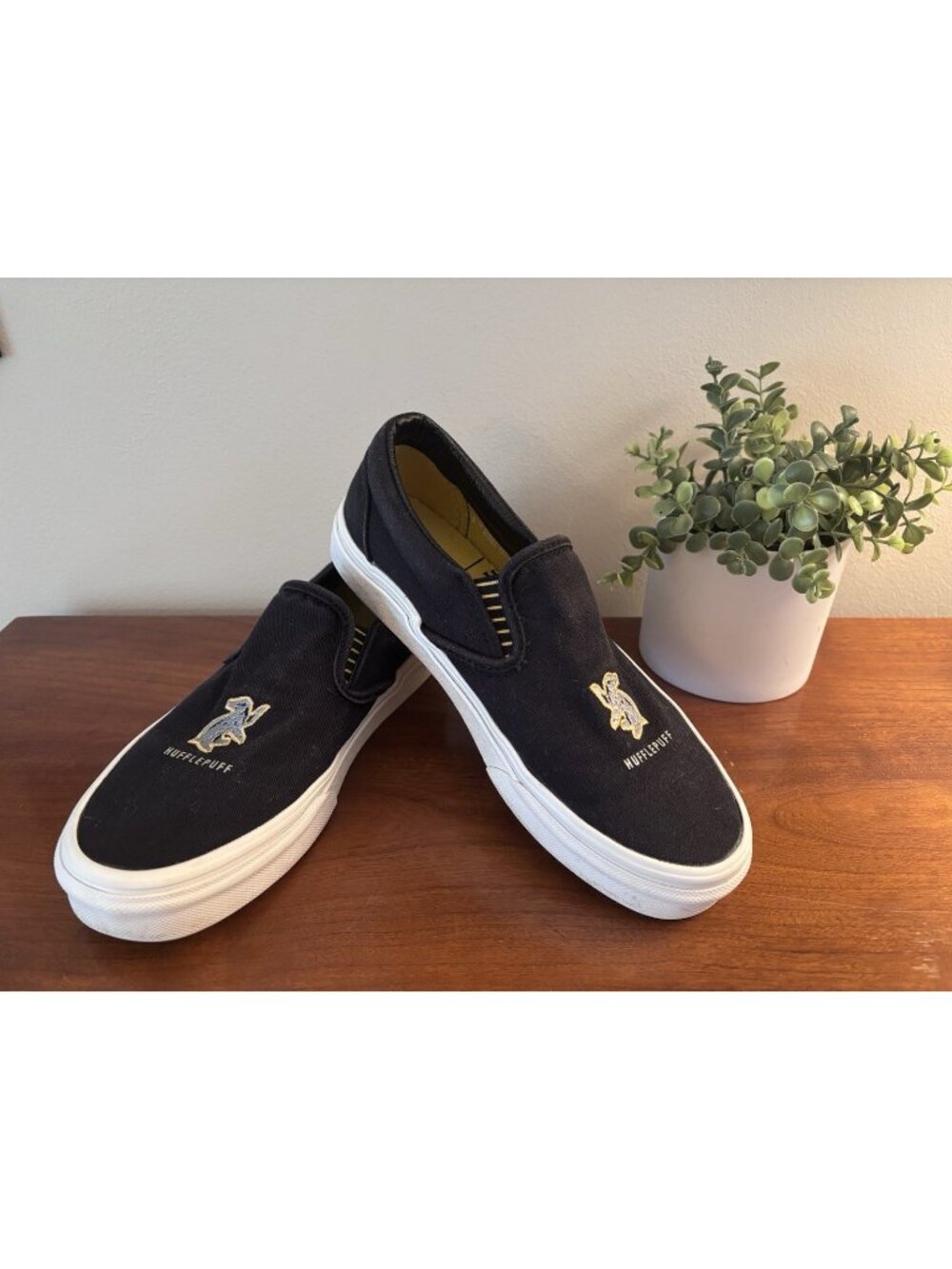 Vans Harry Potter Hufflepuff Classic Slip On Shoes Mens Size 5 Women Size 6.5
